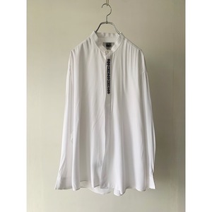 embroidered design collarless shirt