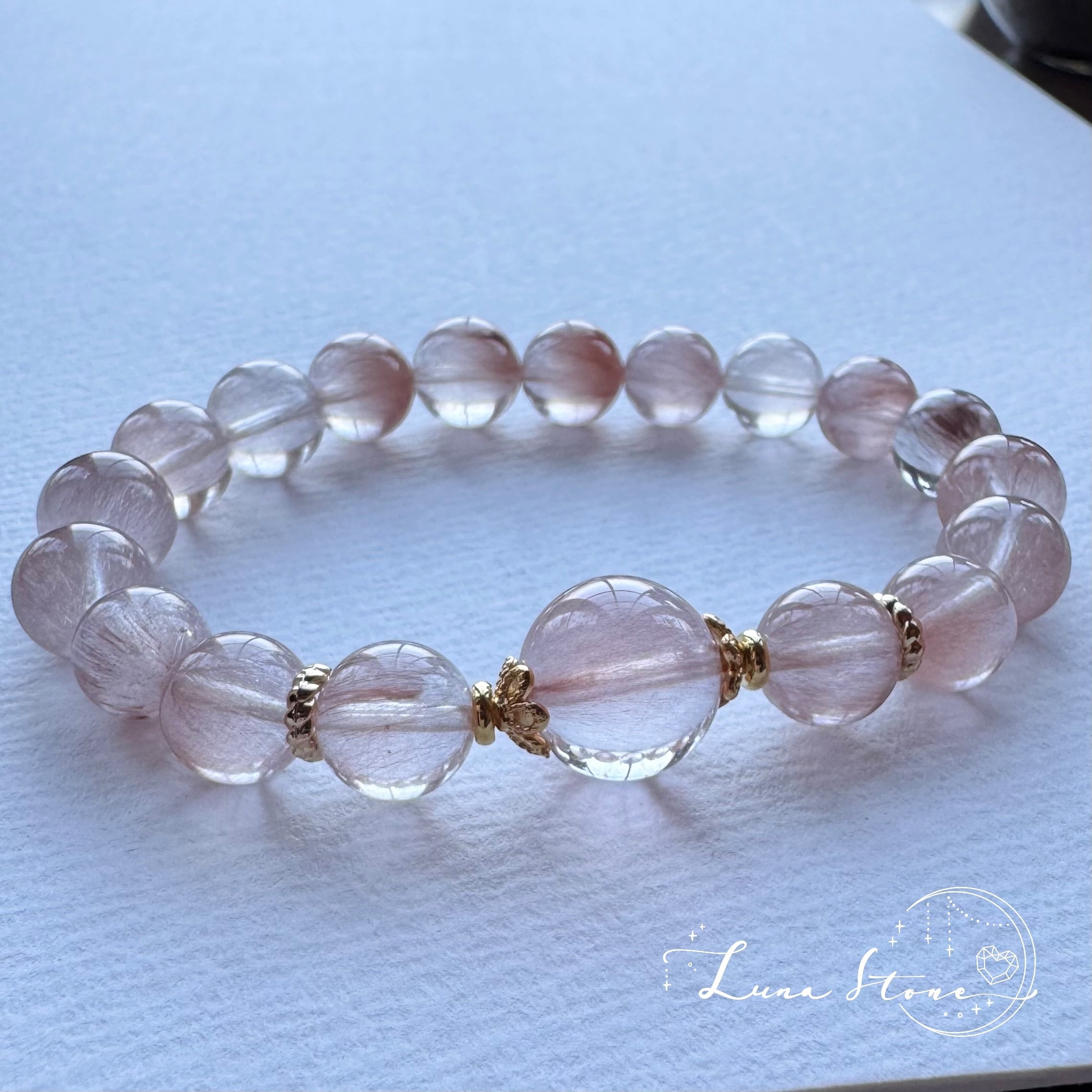 【ピンクサゲニティッククォーツ】淡く優しい針状内包の輝き 天然石 ブレスレット ピンクサゲニティッククォーツ】淡く優しい針状内包の輝き 天然石