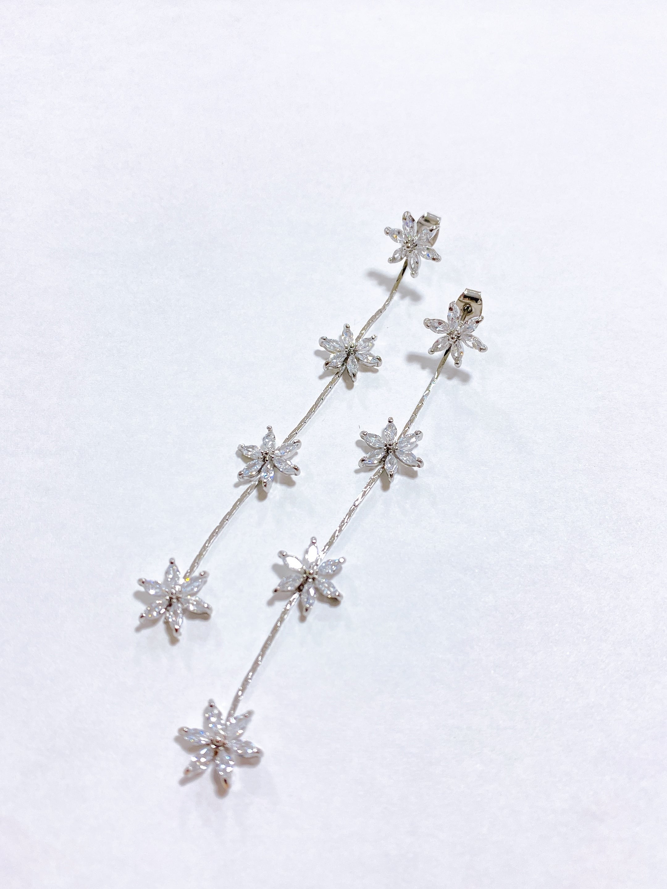 4CZフラワーピアス/イヤリング | accessory bijou