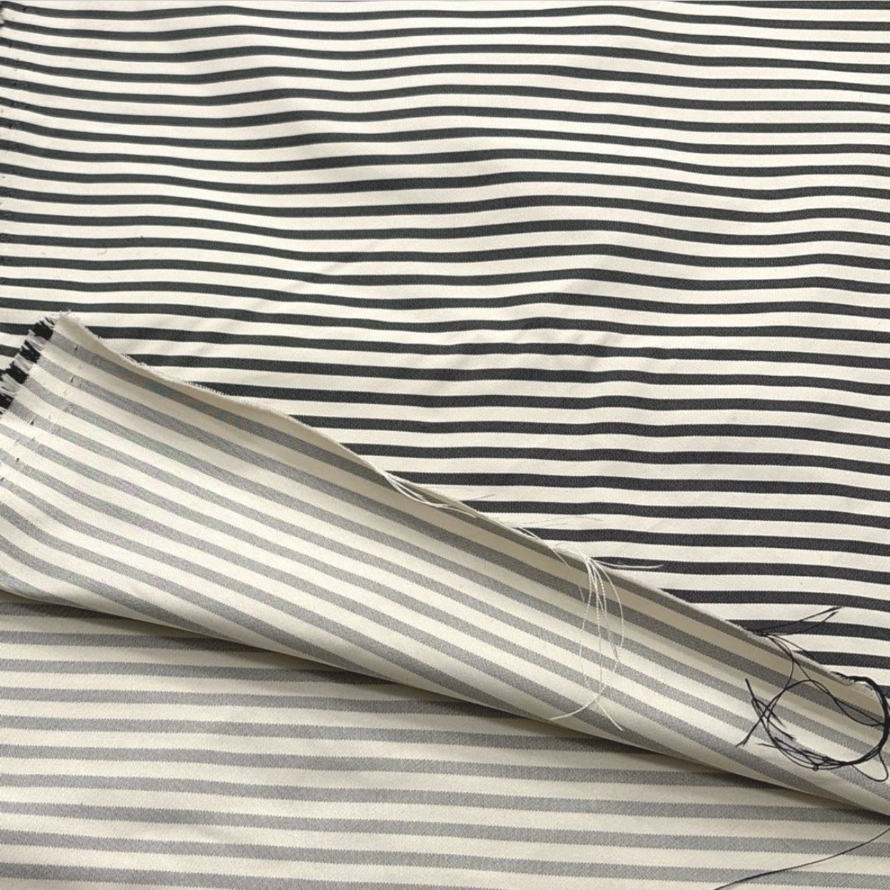 TC289◆1.5m◆SM◆ナイロン100%シャカシャカ撥水加工生地◆ボーダー◆オフホワ×ブラック