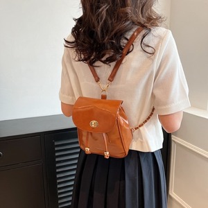バッグ カバン リュック 肩がけバック ミニバッグ 2way 便利 軽量 レザー シンプル カジュアル おしゃれ 大人女子 無地 レディース デート お出かけ 休日 旅行 お買い物 普段使い 韓国 ファッション スタイル 送料無料 オールシーズン 小さめ ホワイト ブラック オレンジ シルバー
