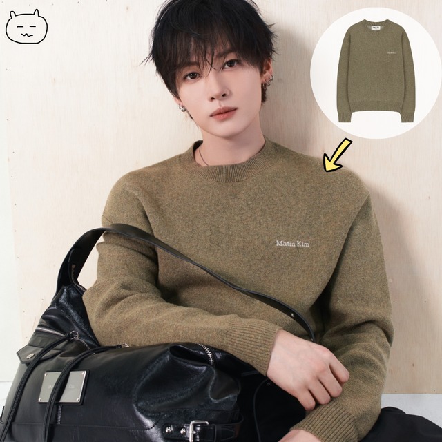 ★Stray Kids リノ 着用！【MATIN KIM】CALLIGRAPHY BACK LOGO KNIT PULLOVER IN KHAKI