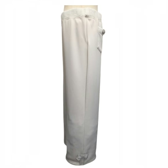 ［新品未使用］特別価格❗️2025年春夏　スーパービューティパンツ40 新品未使用］特別価格❗️2025年春夏 スーパービューティパンツ