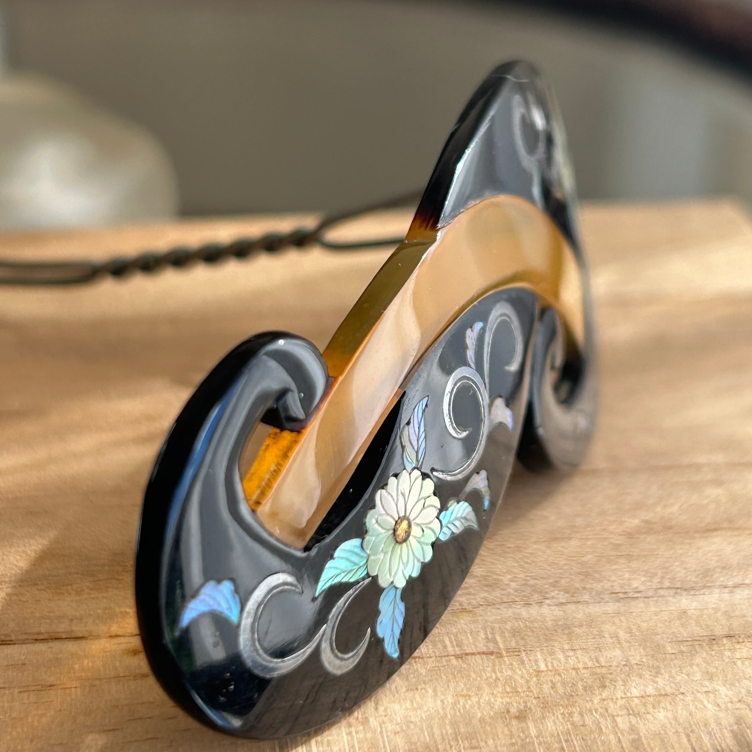 アンティーク　鼈甲二色に螺鈿銀象嵌のバレッタ