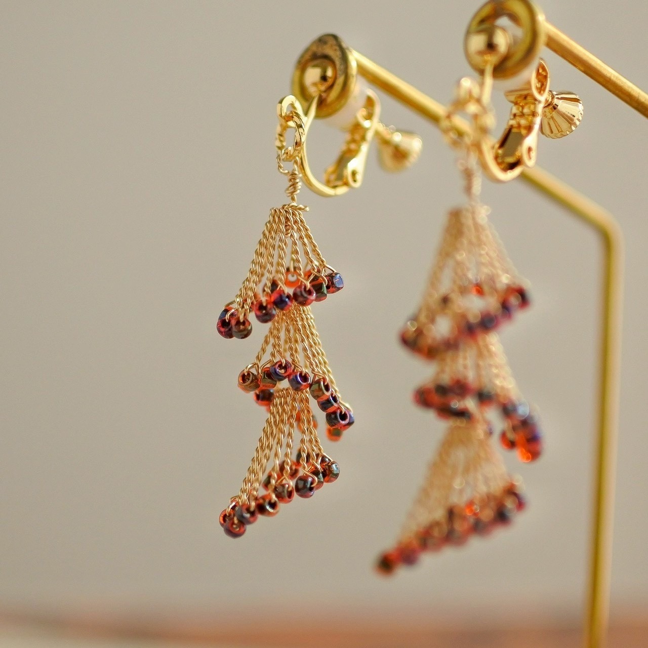 1,2月限定カラー「ざくろシリーズ」律の風（りちのかぜ）小枝耳飾り　ワイヤーアクセサリー