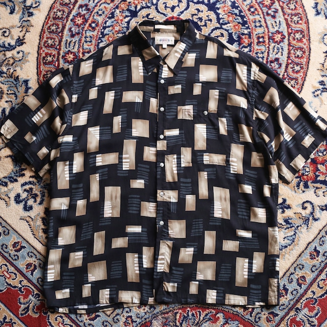 square random pattern h/s rayon shirt