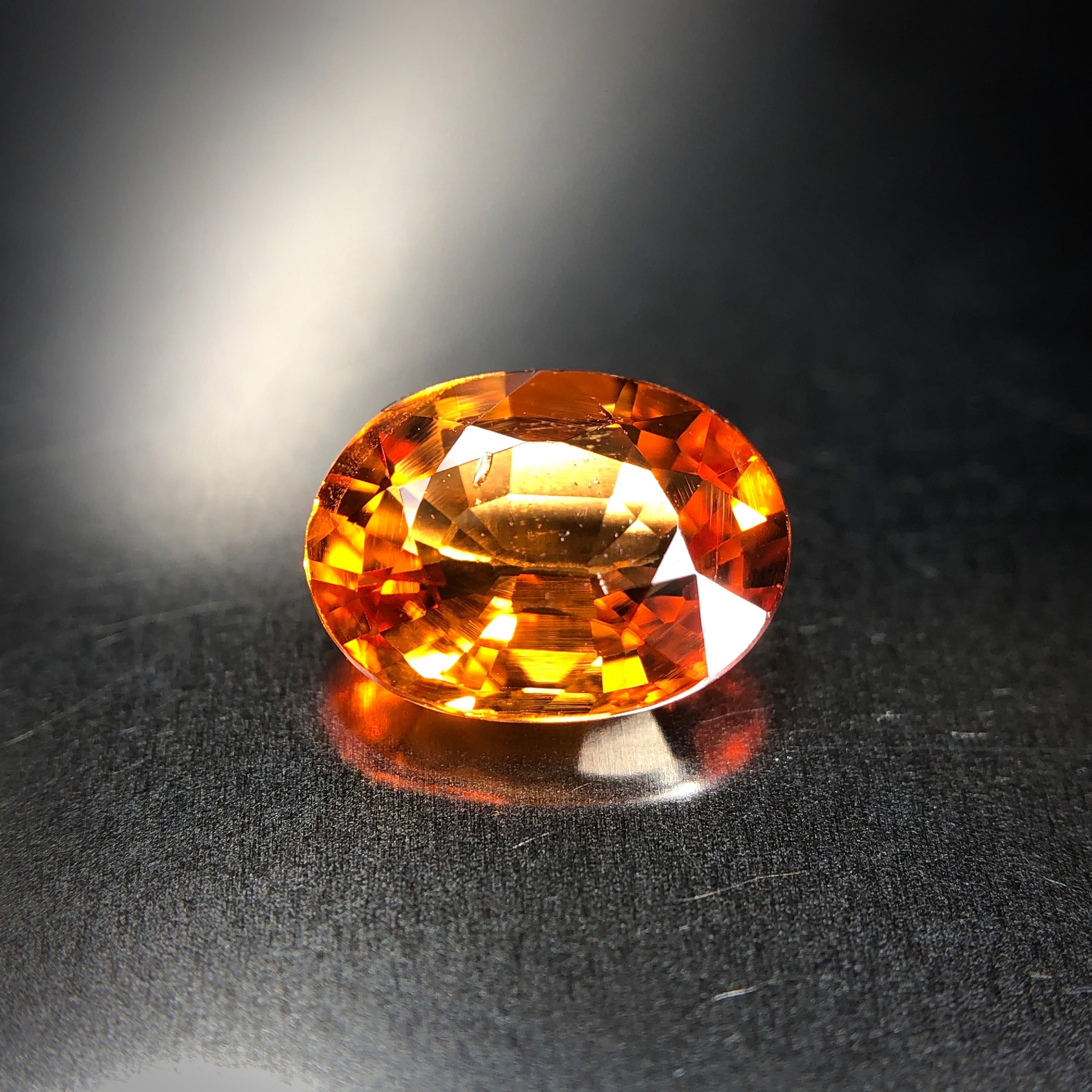 最も美しいオレンジ色 1.6ct 天然 マンダリンガーネット（スペサタイト