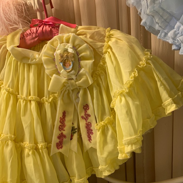 レモンイエローのペチコートスカートとロゼットのセット (200901)