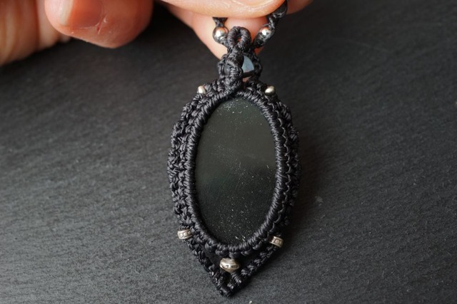 レインボーオブシディアンのマクラメネックレス ‐ galaxy stars -