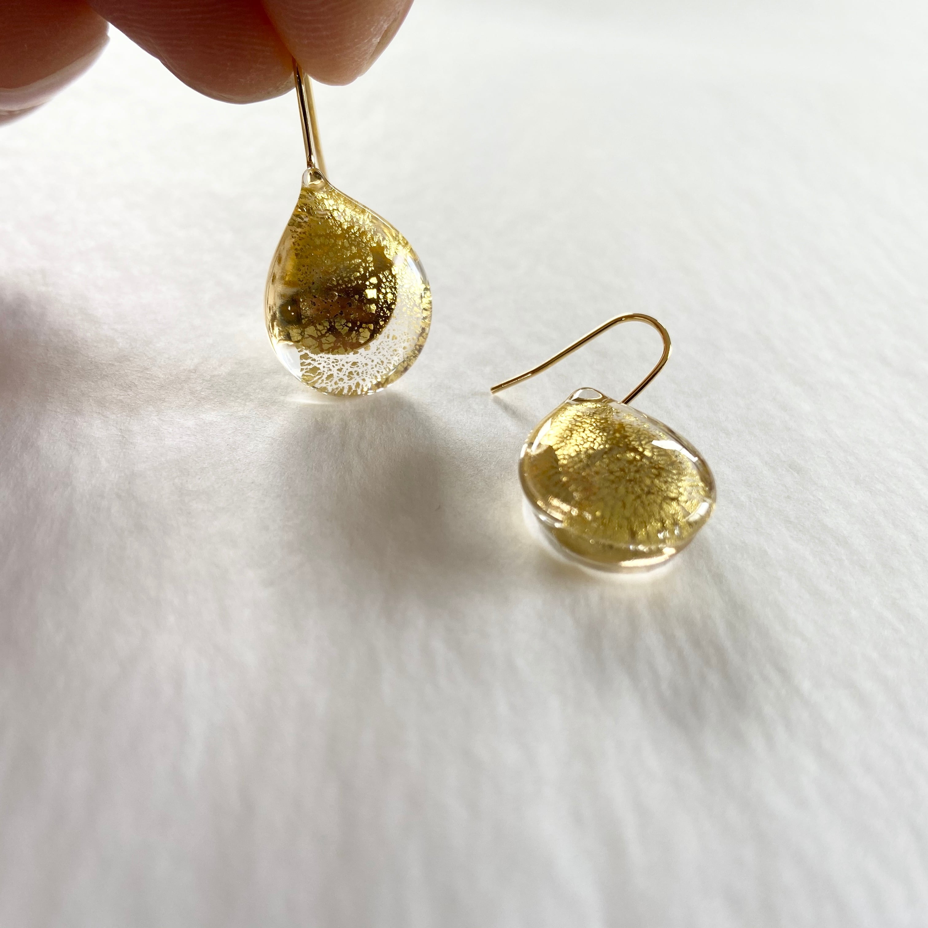 107 金箔と銀箔入りランプワークガラスビーズ　ピアスorイヤリング 107 金箔と銀箔入りランプワークガラスビーズピアスorイヤリング 107