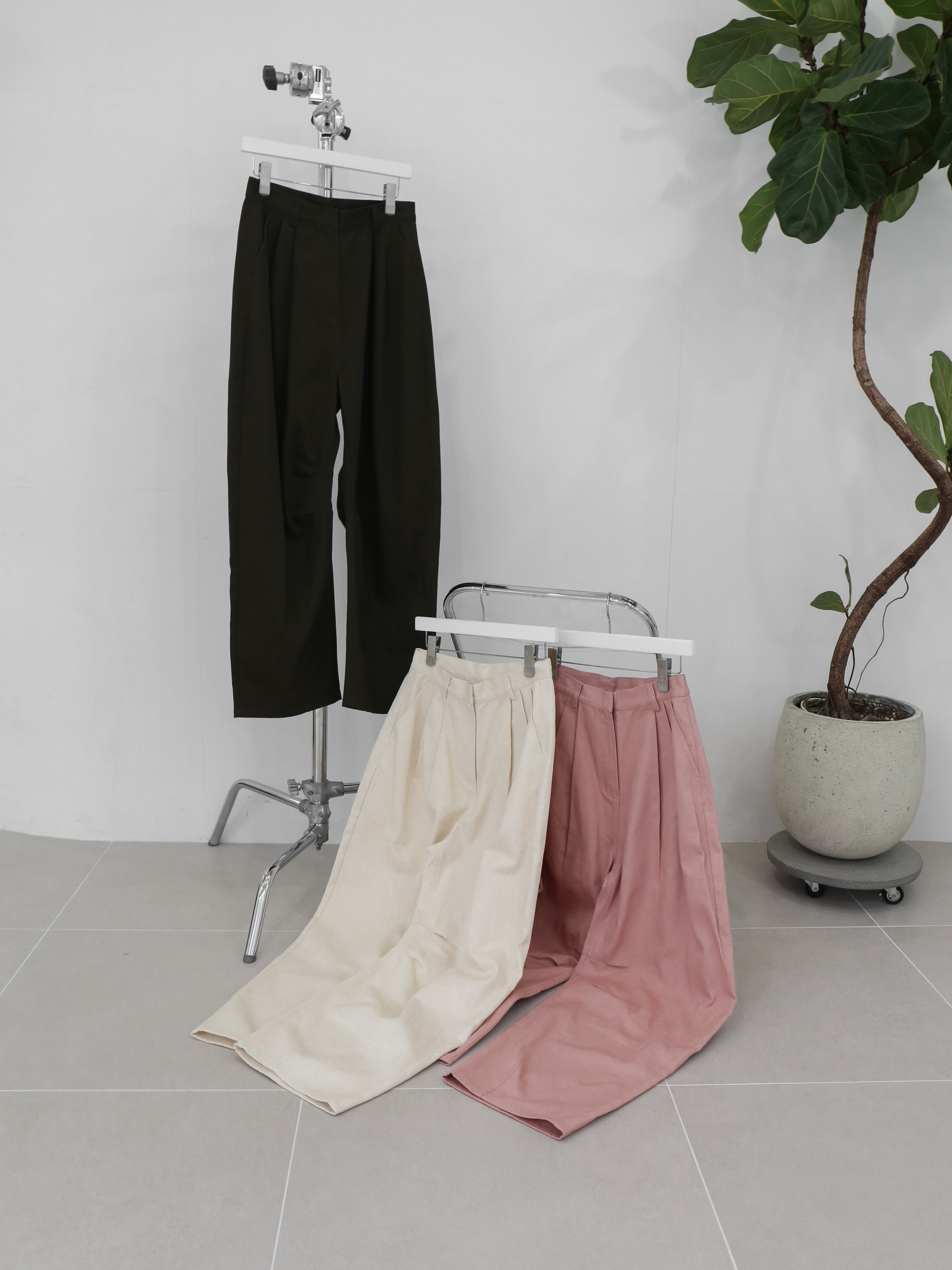 curved chino pants | Katrin TOKYO