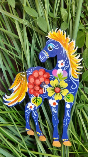 ウクライナ伝統絵画 ペトリキウカ塗り 木製ブローチ（ホメンコ作）