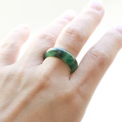 【16.5号】定番美しい天然濃緑翡翠リング  くり抜き甲丸リング A貨翡翠 jd_rg1182