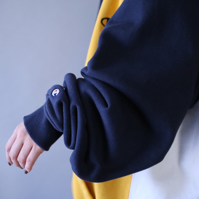 "Champion" 3-tone switching design over silhouette zip-up sweat parka