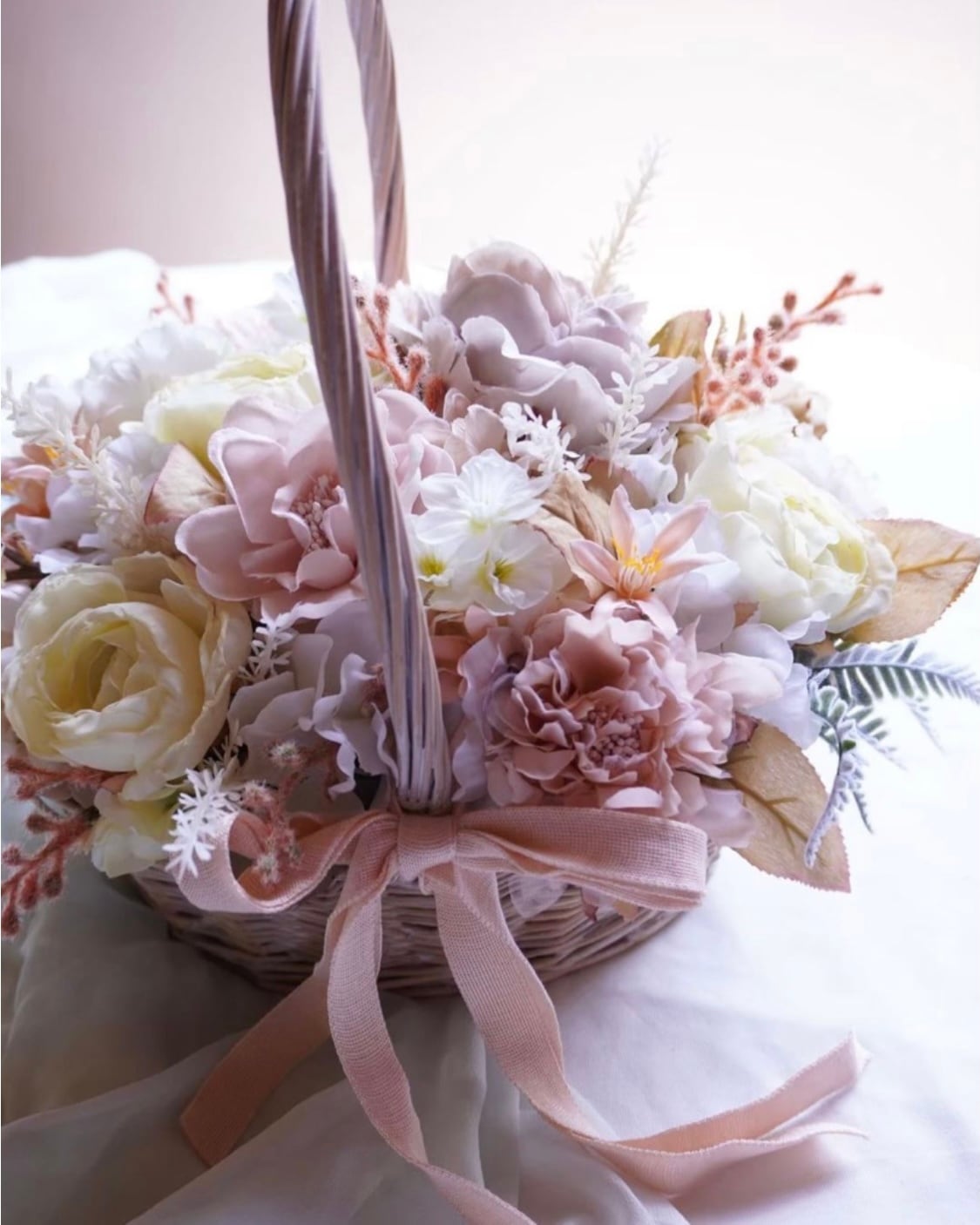 アーティフィシャルフラワーのバスケットアレンジメント（オーダー