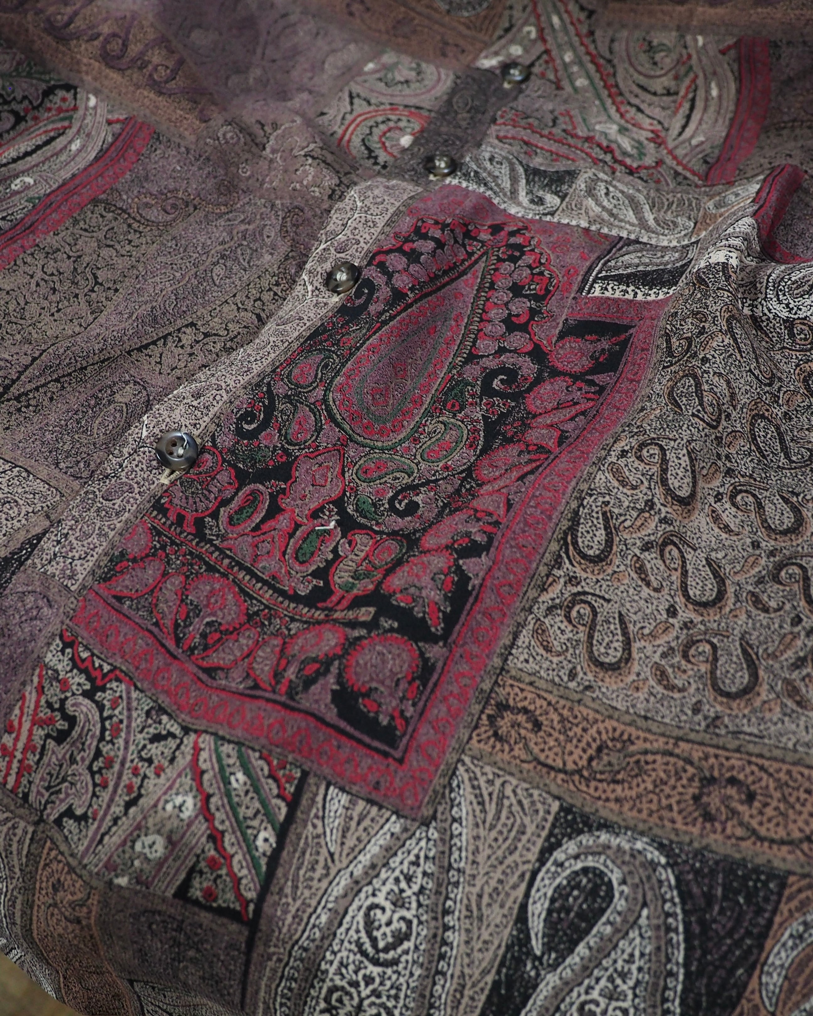 1990s Beautiful Classic Paisley pattern vintage loose SS shirt