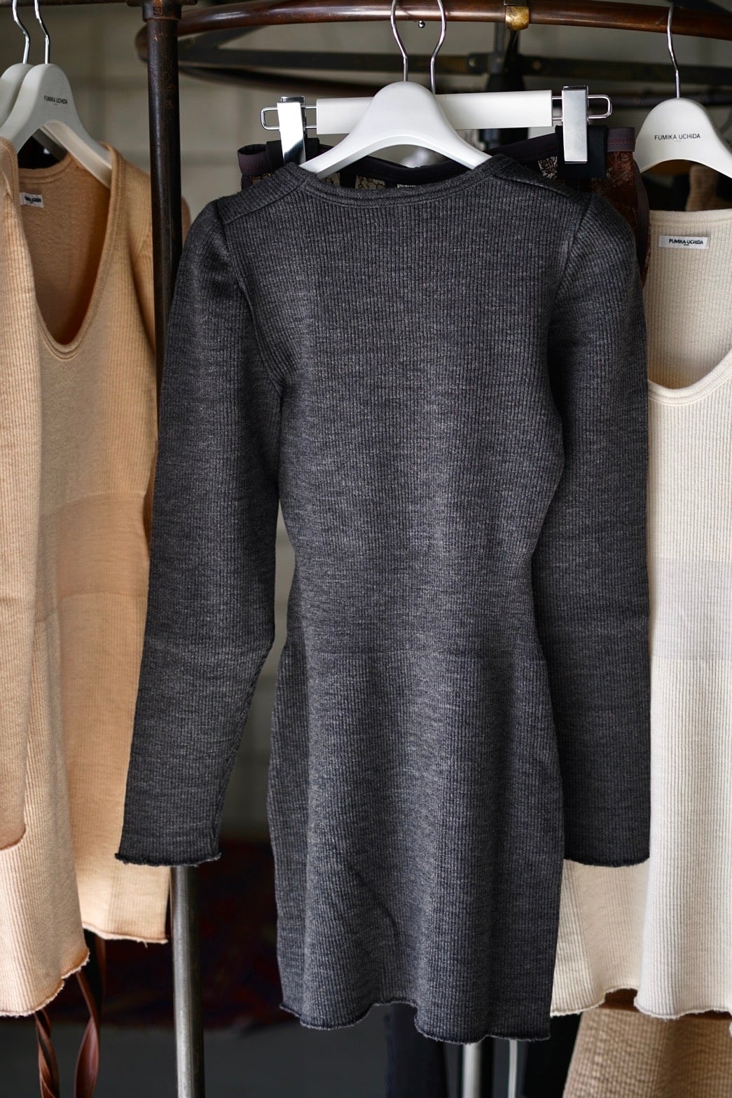 トップス FUMIKA UCHIDA Rib Stitch Uneck Underwear FUMIKA UCHIDA / RIB STITCH U-NECK UNDERWEAR / TOP CHARCOAL - 601