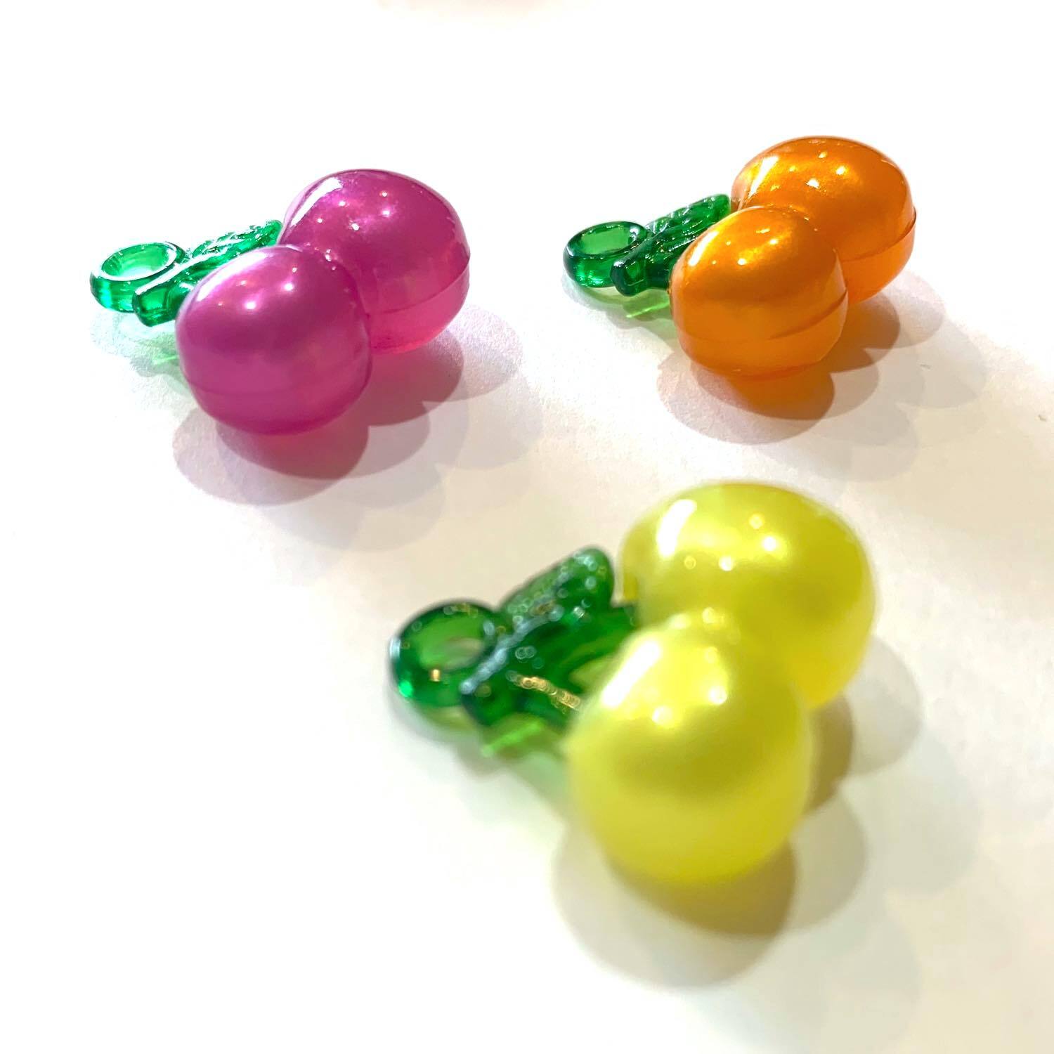 カラフルさくらんぼチャーム | Dua-アクセサリーパーツショップ