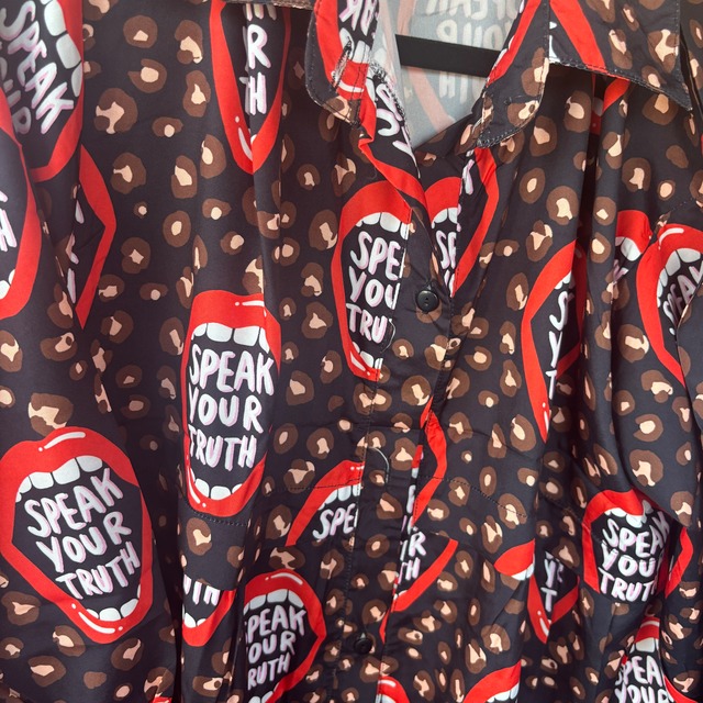 個性的ロングシャツ