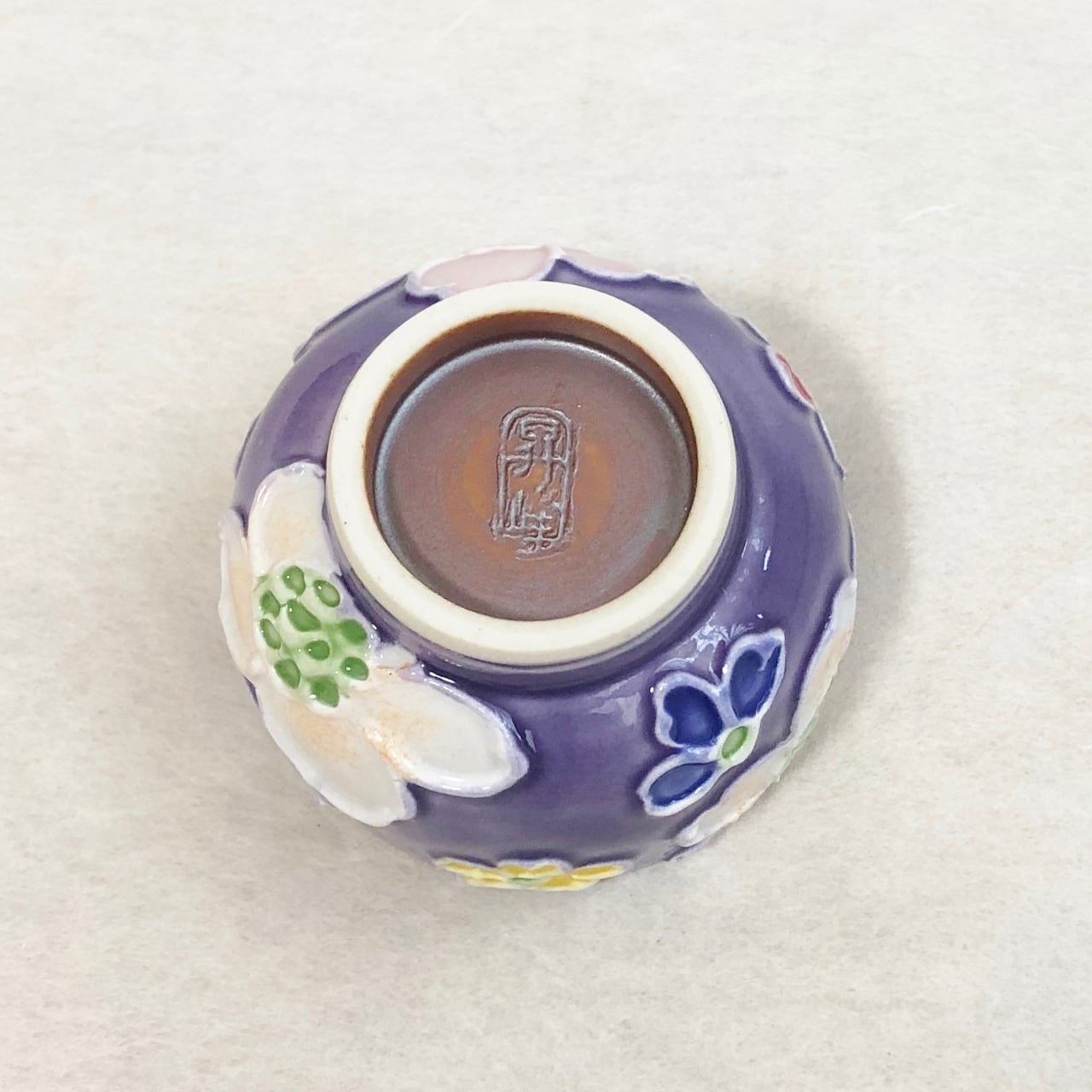 昇峰窯＞花尽くし ぐい呑み（紫） | UTSUWAYA かねみん