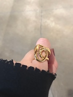 Charlotte Chesnais シャルロットシェネ / BLAUE KNOT RING