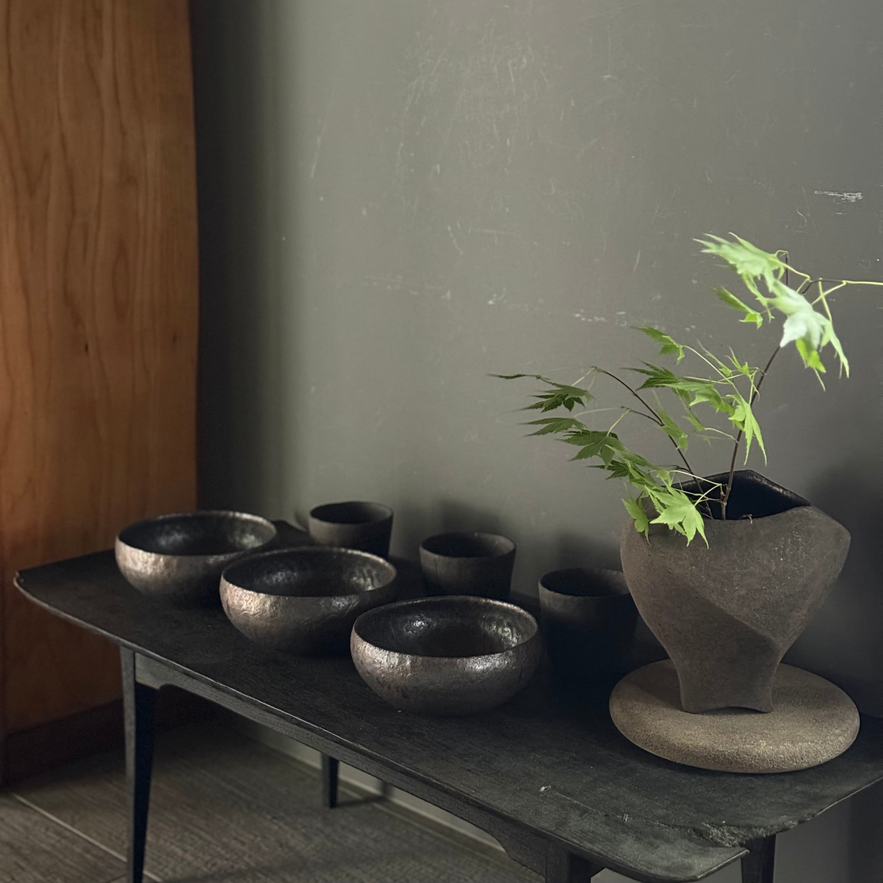 高田かえ 黒錆ひねり花器 | gallery 一白