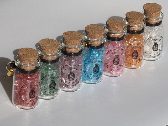 富士山溶岩石さざれとクラック水晶の小瓶（ハート形）