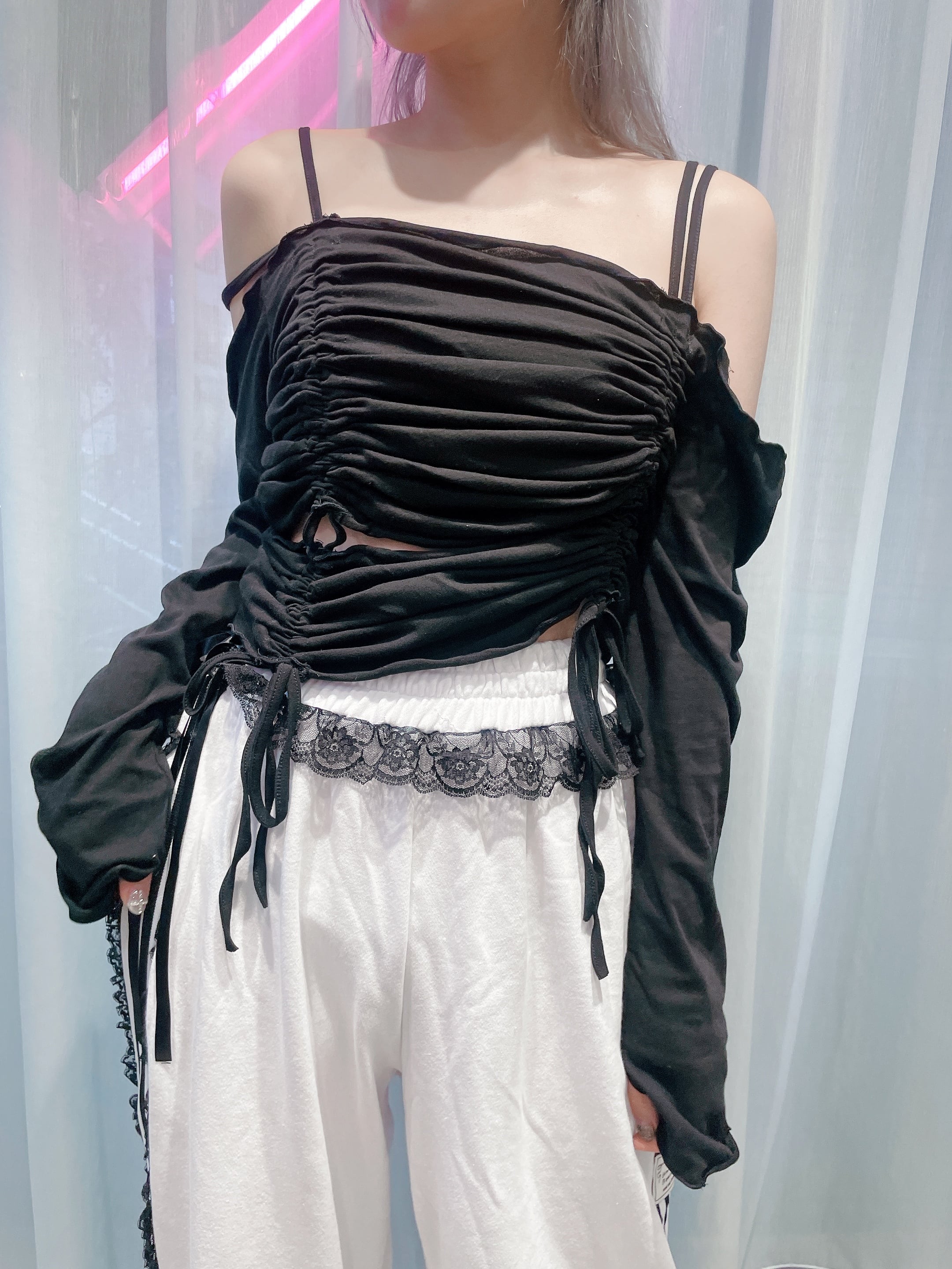 LITTLE】シャーリングオフショルダートップス | lilLilly official