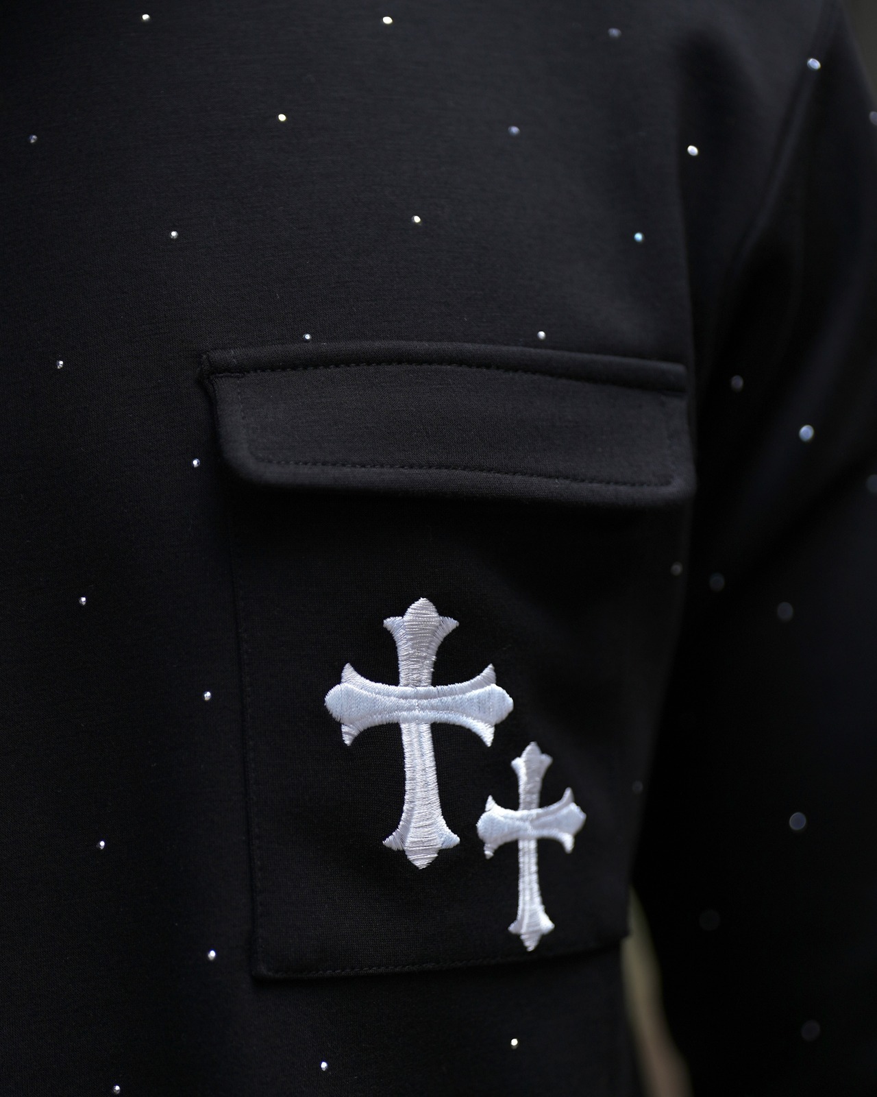 RHINE STONE CROSS SHIRT WHITE【OW25BD008】