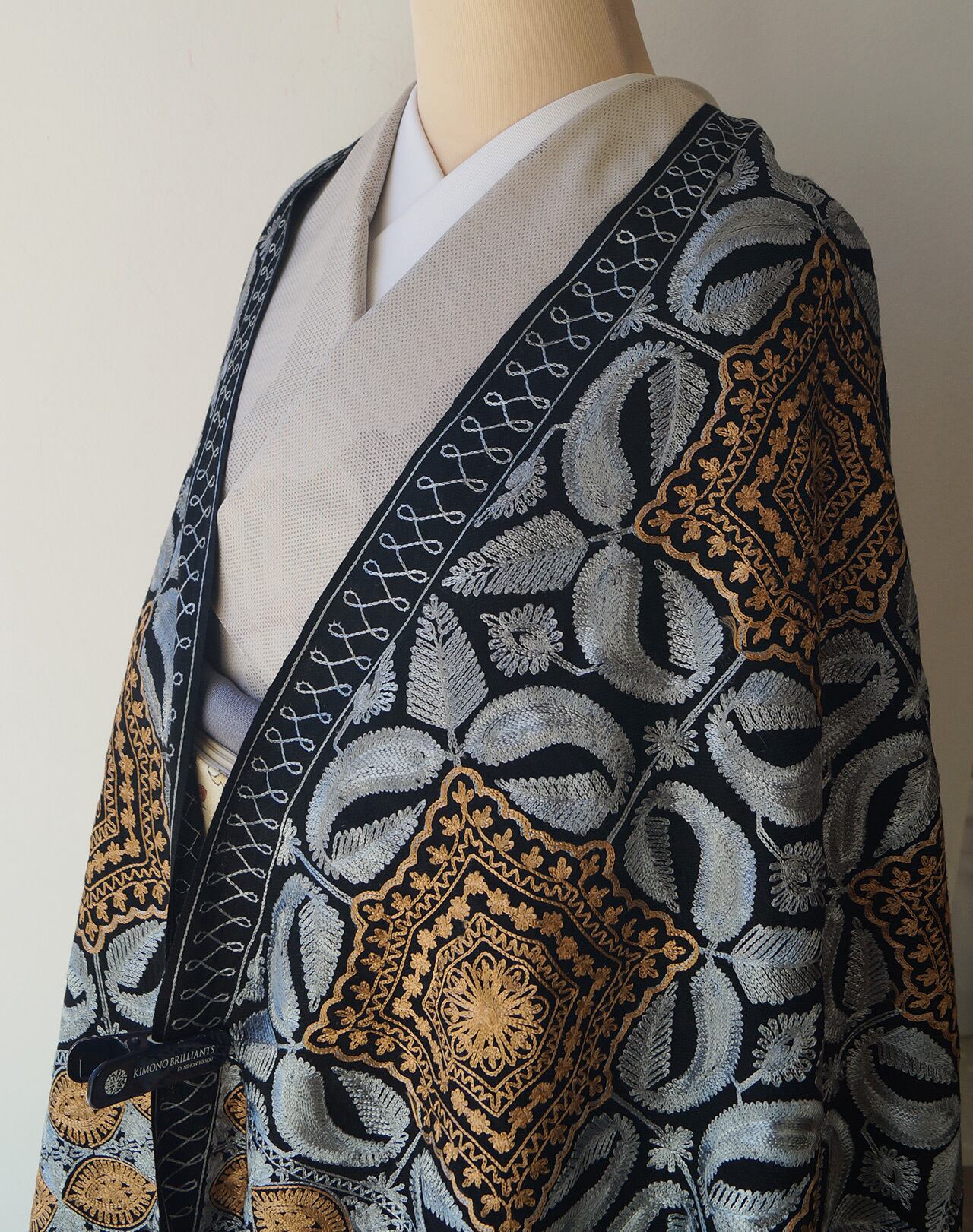 【ストール】カシミール刺繍 黒色×金色×銀色 251120A