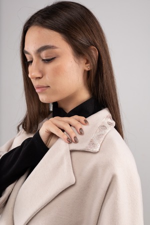 ウクライナ産プレミアムウール100%ジャケットコート（白）平行縫い　シルク手刺繍