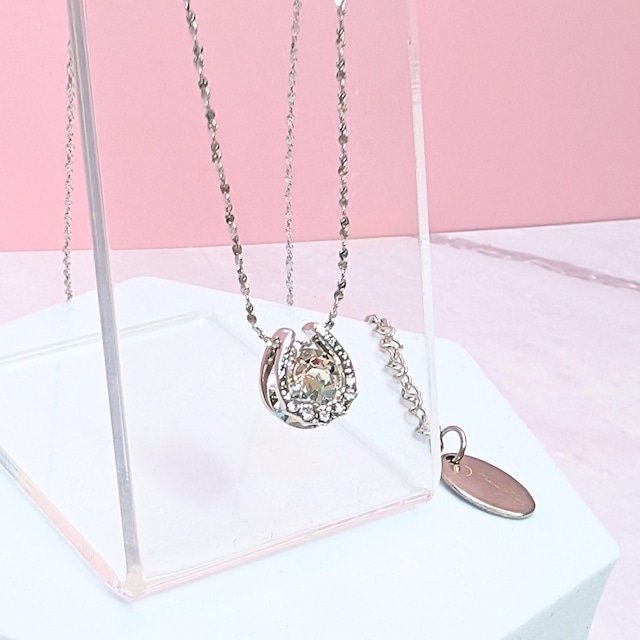 大人気！スワロフスキーの馬蹄ネックレス（シルバー）