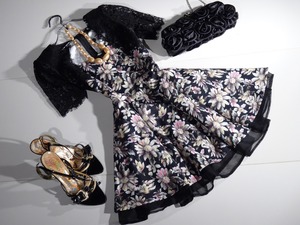 ★9号☆黒に映えるフラワ－プリントワンピ(OPN8693)