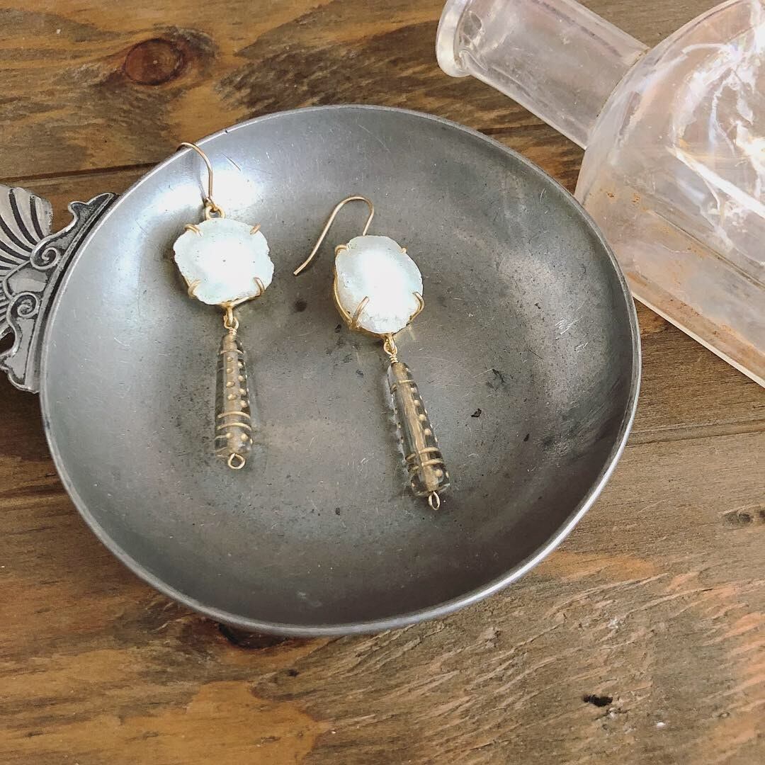 ソーラークォーツ×チェコビーズのピアス