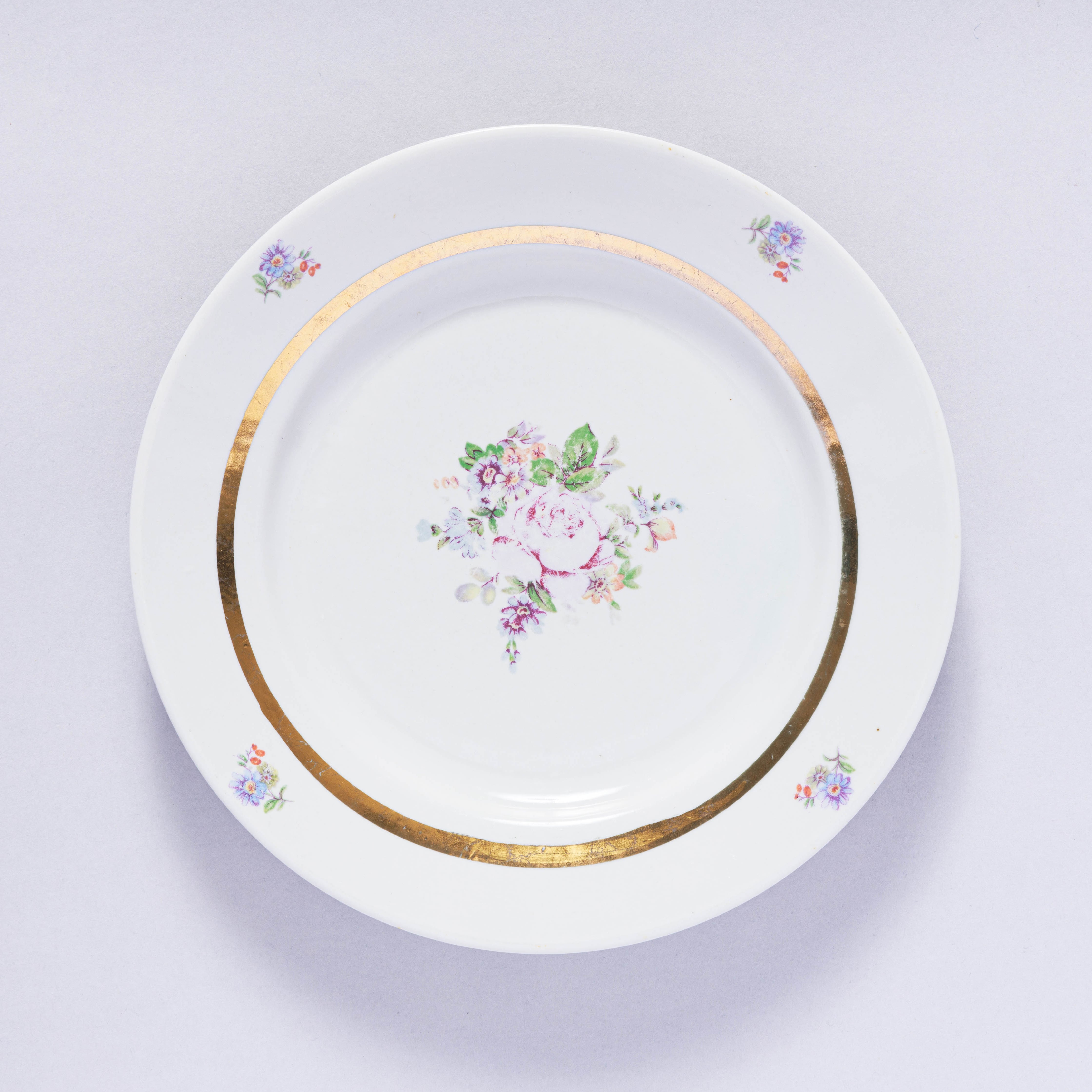 ヴィンテージ皿 クラスノダール磁器工場 チャイカ 旧ソ連 0028