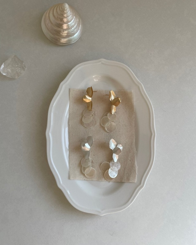 シェルフラワーモチーフイヤリング　G25040