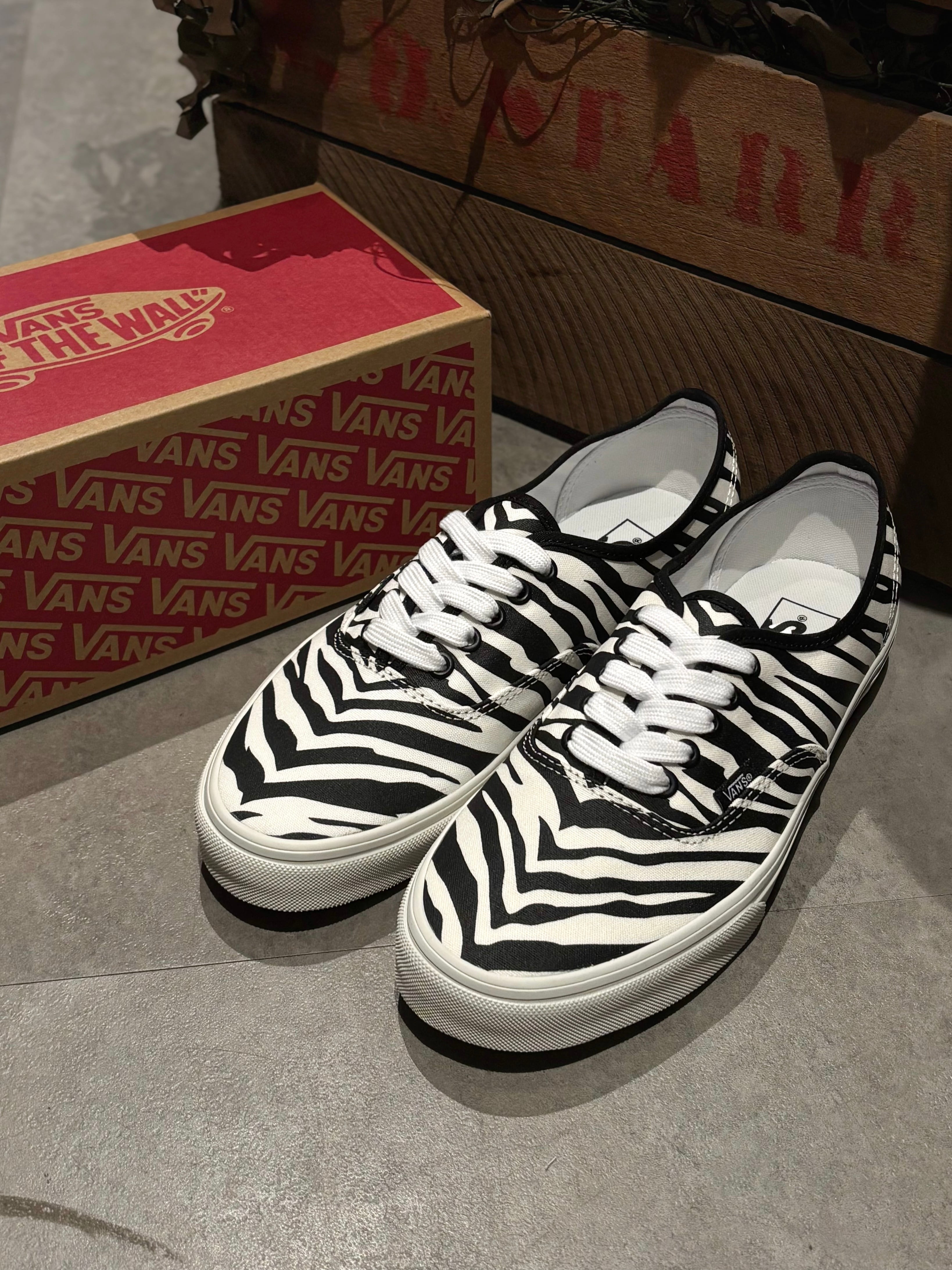 VANSリュック　ゼブラ柄 VANSリュック ゼブラ柄 - メルカリ