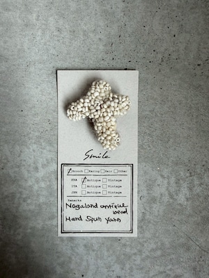 装身具「SmiLe」 №7 antiquebeadsブローチ・クロス