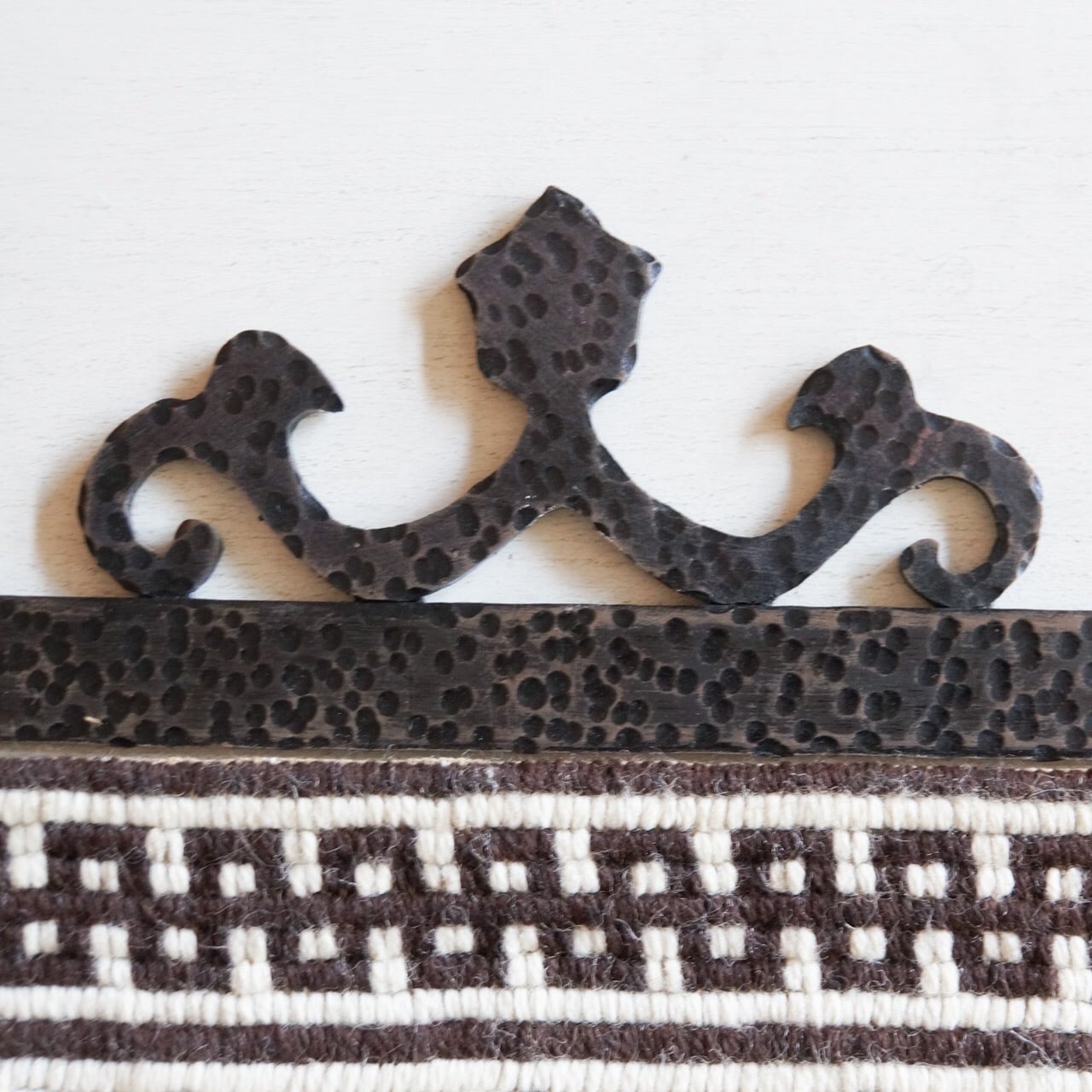オランダ　刺繍タペストリー〈馬と人〉