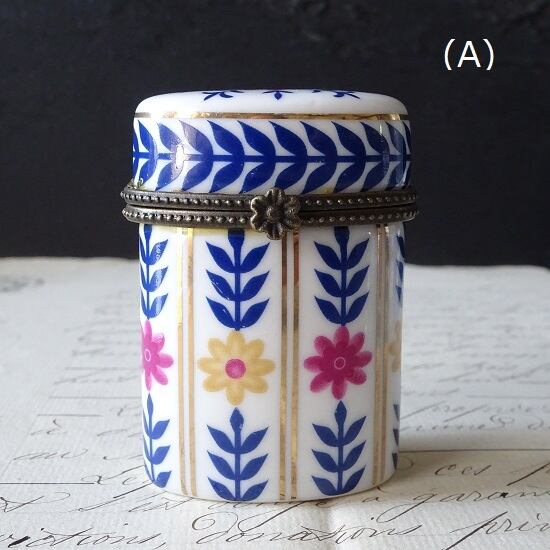 Jolie petite boîte à pilules en Porcelaine Art décor fleurs  (Ⅱ)