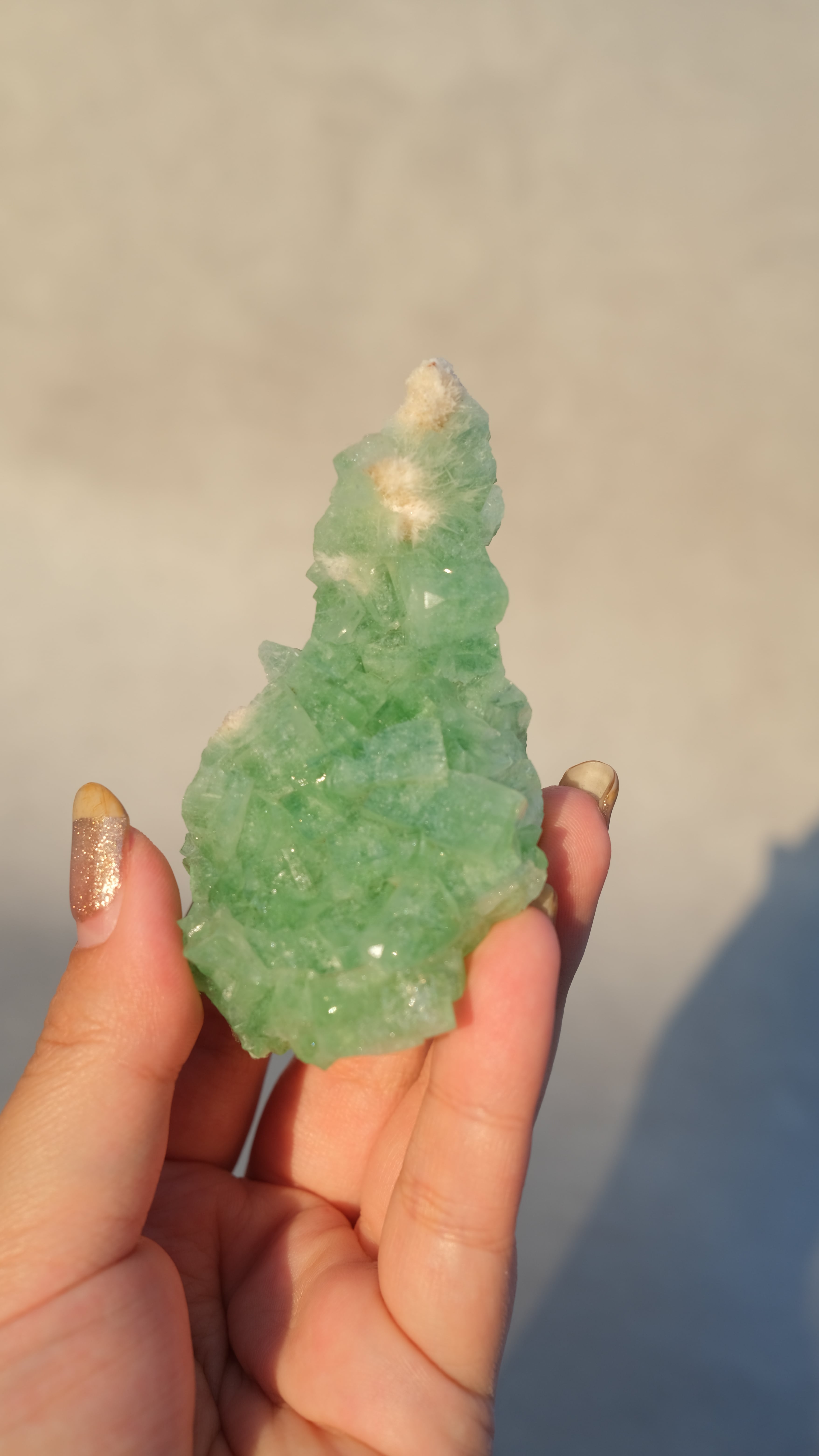 グリーンアポフィライト☆カルサイト共生☆原石☆台座付き