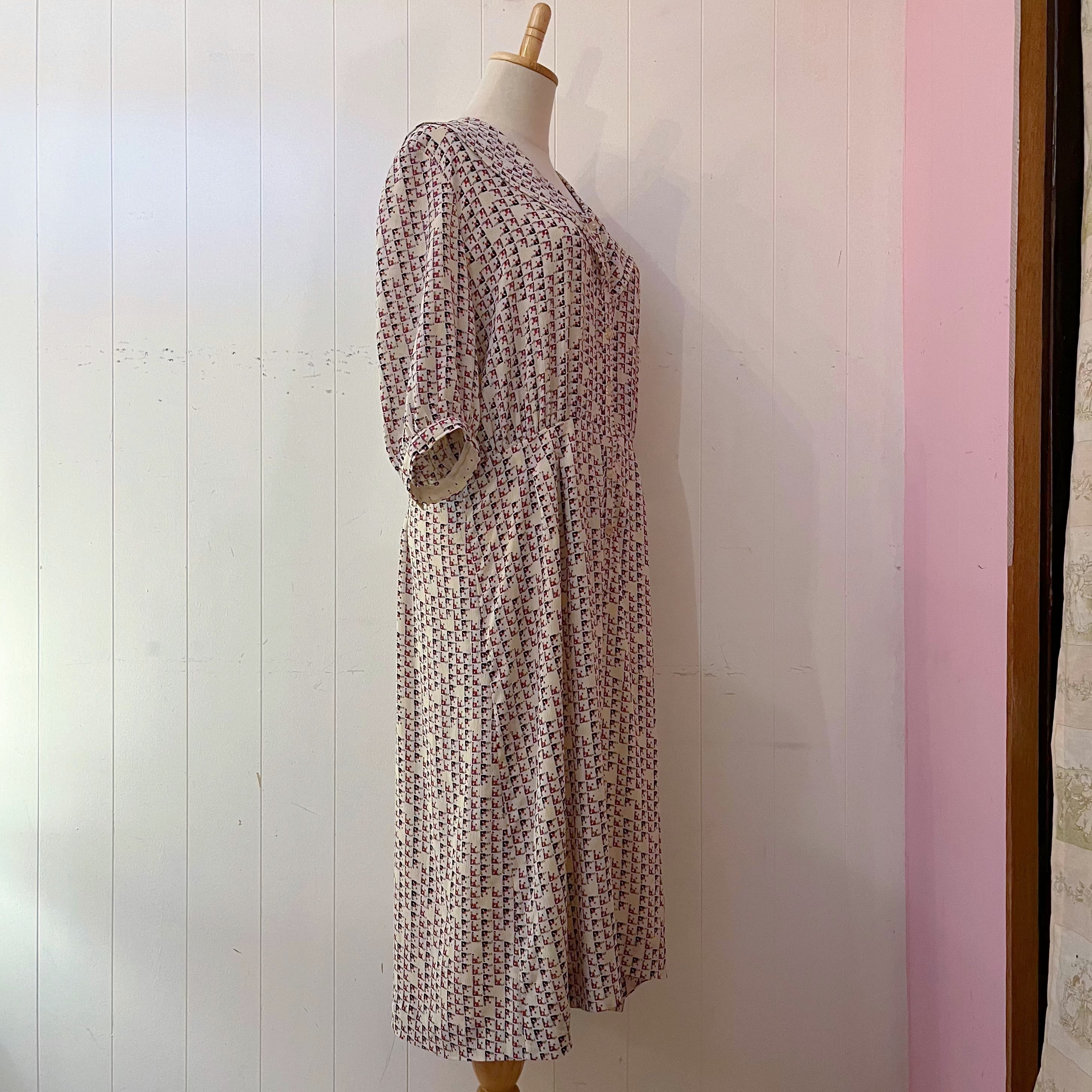 ivory mosaic pattern gather one-piece