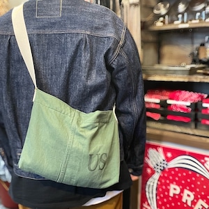 HAND LIGHT  US Military Musette Bag