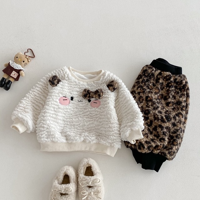 【BABY&KID】暖かいネコトップス＆ヒョウ柄パンツ
