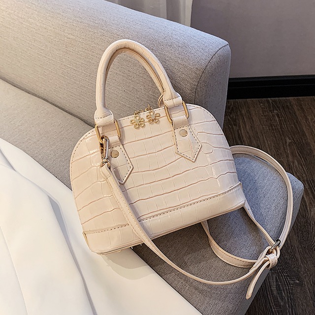 サマーネットレッドレトロスモールバッグ2020人気の新しい流行のファッションワイルドインメッセンジャーバッグレディースハンドバッグ 手作りハンドバック97192863694