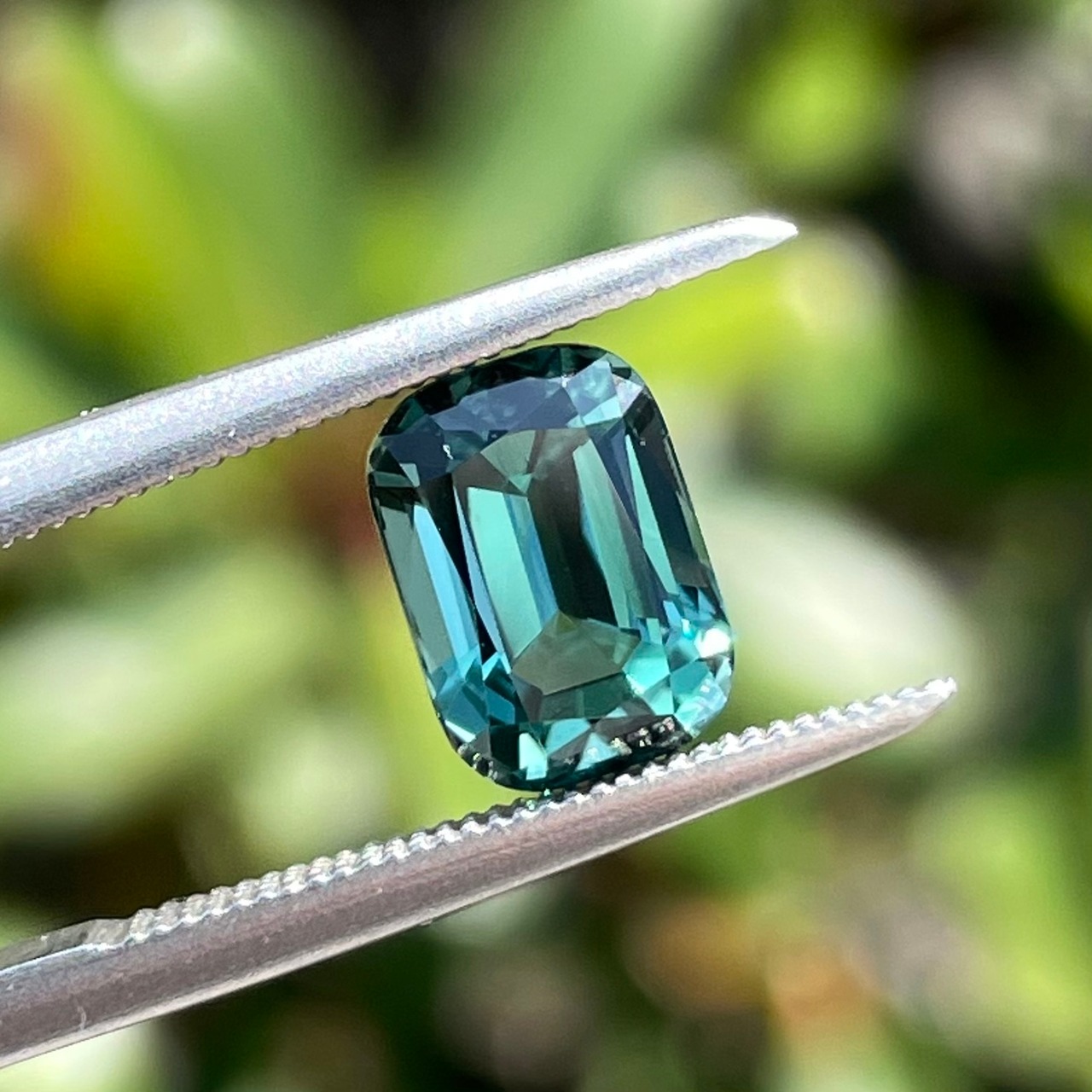 ティールカラートルマリン クッションシェイプ 8.0x5.8x4.8mm, 1.75ct ナミビア産