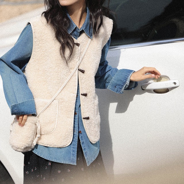 boa vest with shoulder bag J00163