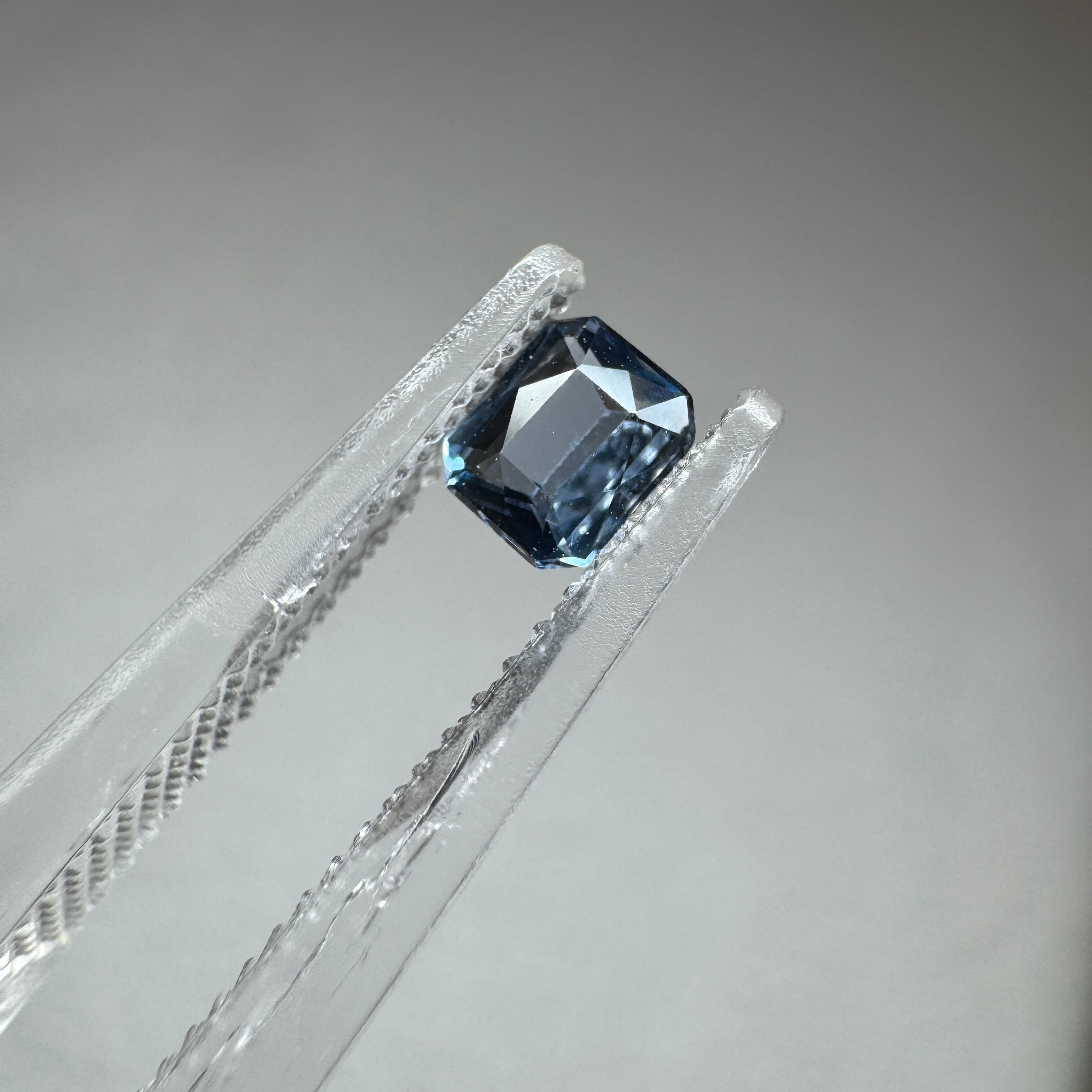 ブルースピネル スリランカ産 〜美しブルー〜 0.27ct 4.2×3.5×1.7mm
