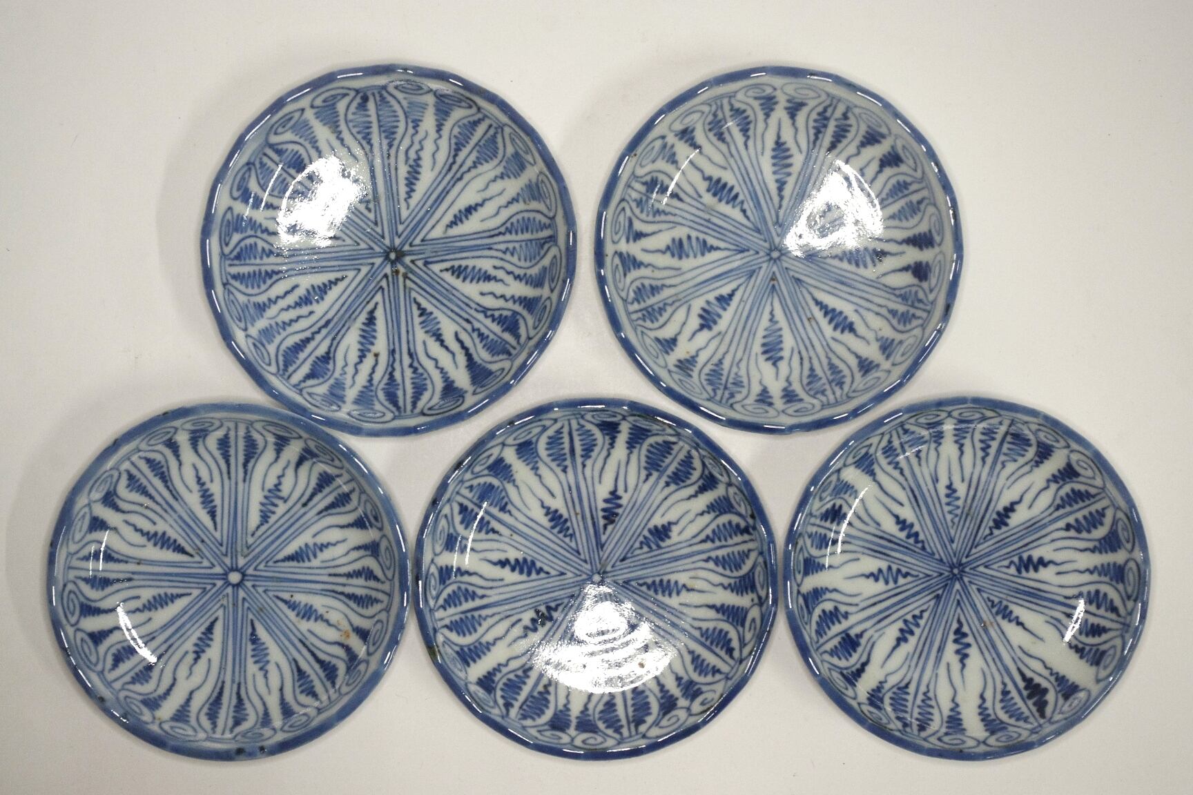 古伊万里染付　古い豆皿　よろけ文　五枚 古伊万里染付 古い豆皿 よろけ文 五枚