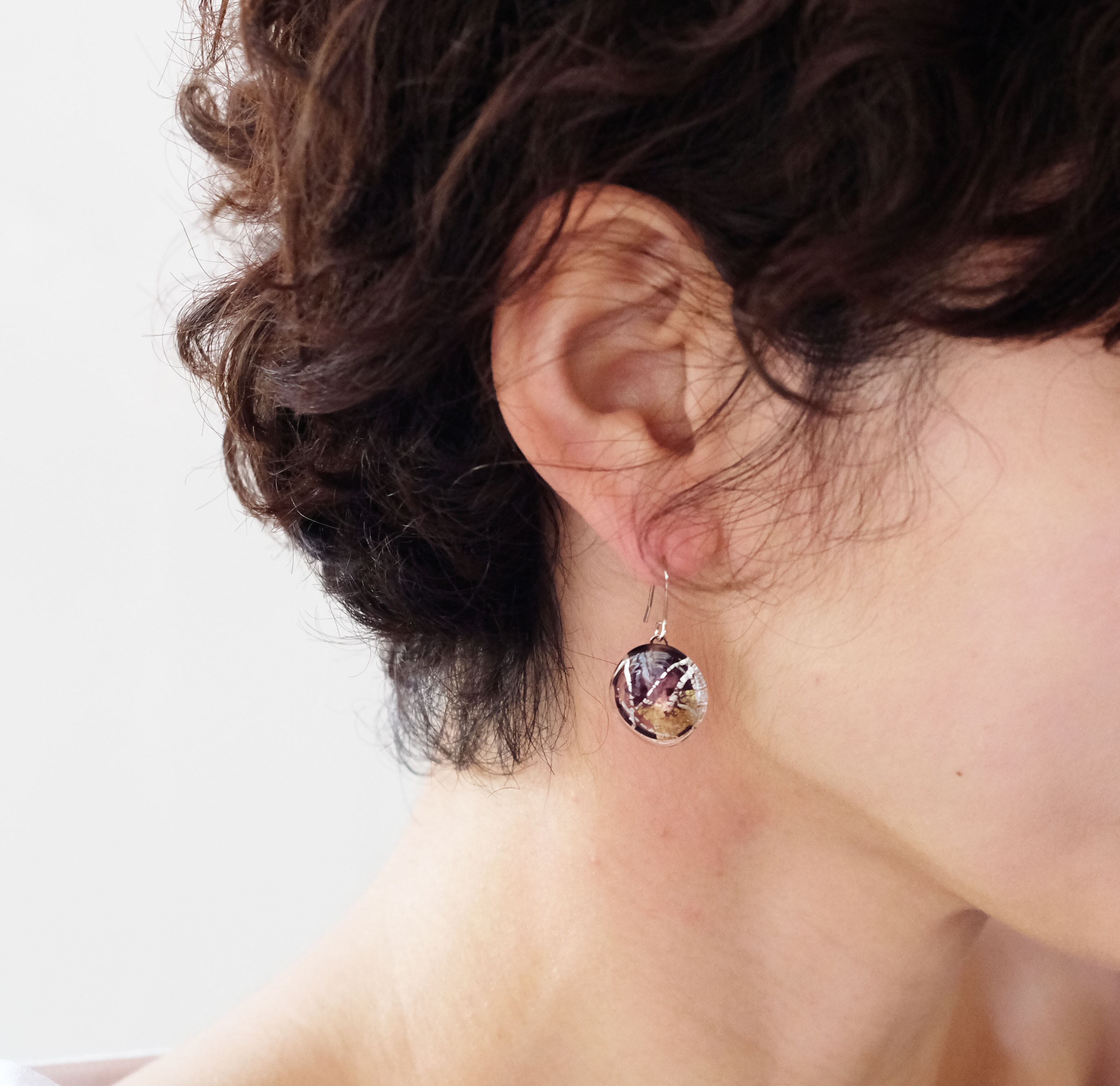 孔雀緑 と 金箔ちぎり の ピアス